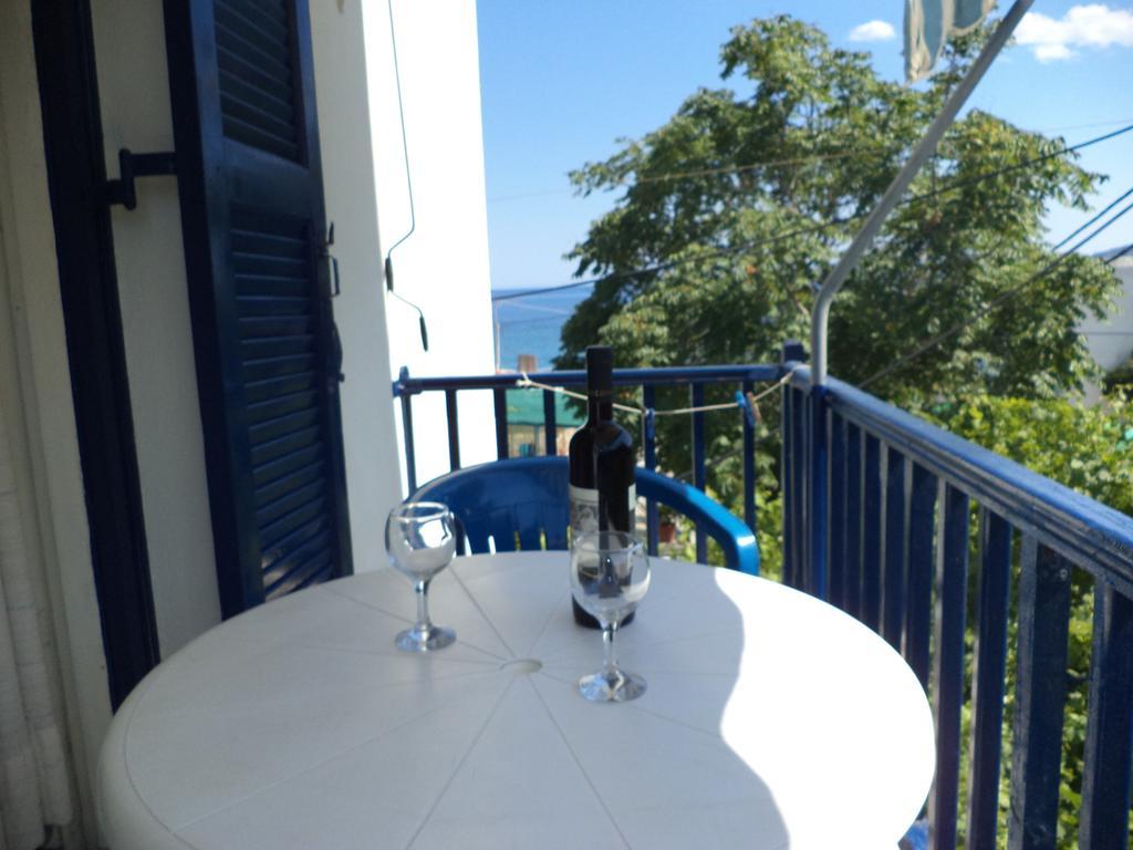To Kamari Apartment Paralia Agias Foteinis Bilik gambar